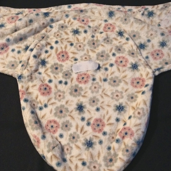 Elements of Style Baby Floral Swaddle - Picture 4 of 5